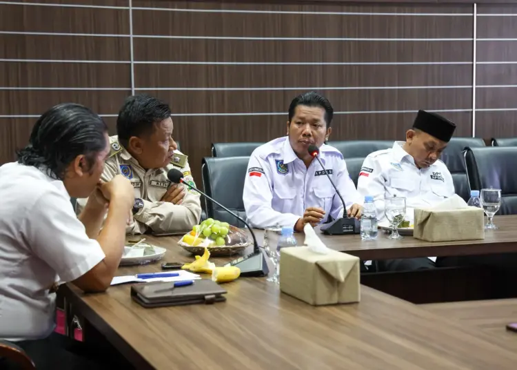 Pj Gubernur Banten Al Muktabar, petakan penggunaan Bankeu Desa, dengan menggelar koordinasi bersama Apdesi Banten. (ISTIMEWA)