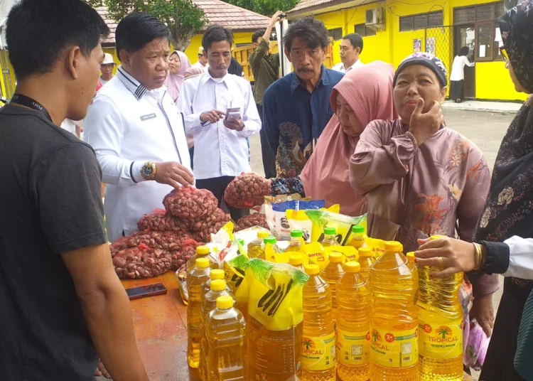 Diskoumperindag Kabupaten Serang gelar Operasi Pasar. (SIDIK/SATELITNEWS.COM)