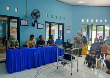 PROGRAM JUMILA: Situasi di Puskesmas Pasir Jaya, Kecamatan Cikupa, terlihat petugas kesehatan sedang melakukan sosialisasi program Jumila kepada masyarakat, Senin (29/1). (ISTIMEWA)