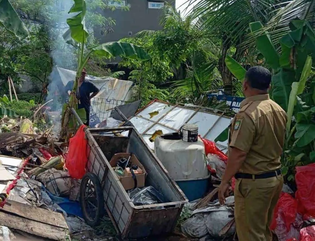 Sampah Ilegal Dibakar Warga Ciledug, Ini Langkah Pihak Kecamatan