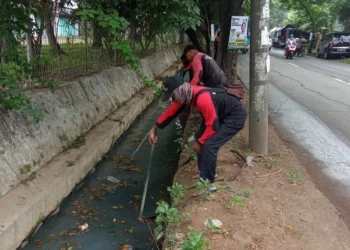 Satgas Kecamatan Karawaci Gencar Normalisasi Saluran Lingkungan