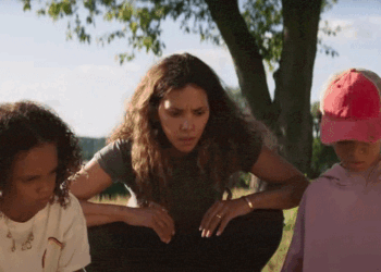 Netflix Batal Rilis Film Halle Berry “The Mothership”