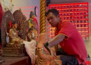 Vihara Kwan In Thang Pamulang Mulai Ritual Cuci Rupang dan Altar