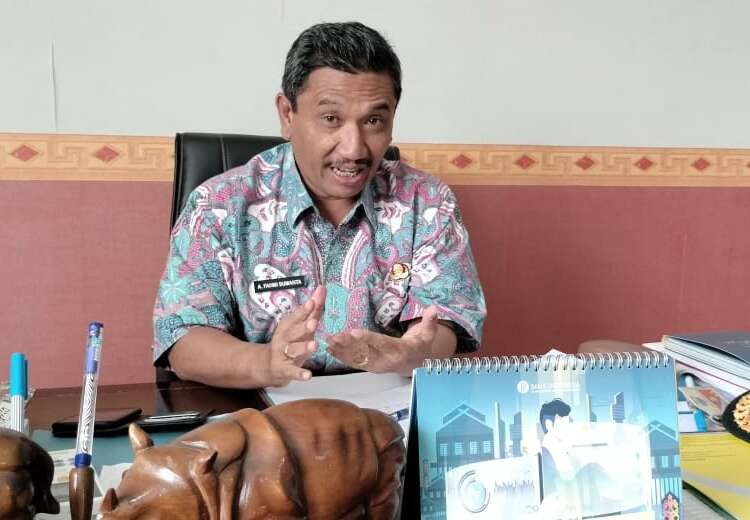 Sekda Kabupaten Pandeglang, Ali Fahmi Sumanta, di ruang kerjanya, Senin (19/2/2024). (ADIB FAHRIE/SATELITNEWS.COM)