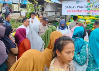 Satgas Pangan Kabupaten Serang, menggelar operasi beras di Kecamatan Tunjung Teja, Jumat (23/2/2024). (SIDIK/SATELITNEWS.COM)