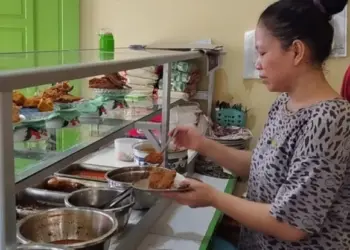 Harga Beras Mahal, Warung Nasi di Lebak Kurangi Porsi