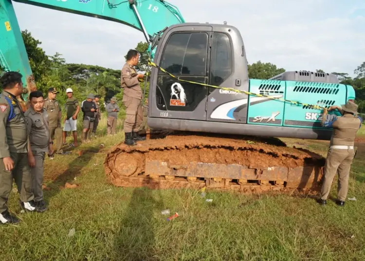 Satpol PP Segel Galian Tanah Dekat Puspemkab Tangerang