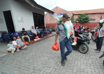 Pabrik Es yang Alami Kebocoran Gas di Tangerang Beri Sembako dan Uang Tunai, Begini Komentar Menohok Warga