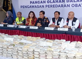 Bea Cukai Soetta dan BPOM Musnahkan 1 Ton Roti Milk Bun Asal Thailand