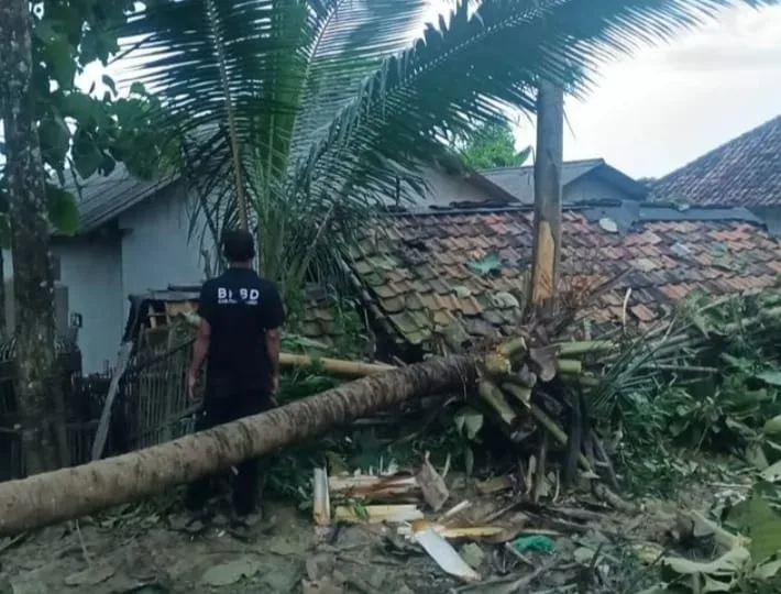 40 Rumah di Pandeglang Rusak Diterjang Angin Kencang