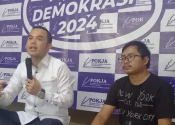 Sekretaris Komisi V DPRD Banten, Dede Rohana Putra (kemeja putih), dalam acara Diskusi Bersama Pokja Wartawan Harian dan Elektronik Provinsi Banten, di Plaza Aspirasi, KP3B, Kota Serang, Senin (18/3/2024). (LUTHFI/SATELITNEWS.COM)