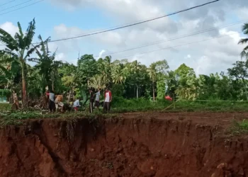 Jalan Cilabanbulan-Ciherangjaya, Kecamatan Menes, Kabupaten Pandeglang, belum diperbaiki. (DOKUMEN/SATELITNEWS.COM)