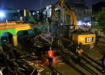 Tak Biasa, Pemkot Tangerang Bongkar Bangunan Pasar Anyar Pada Malam Hari