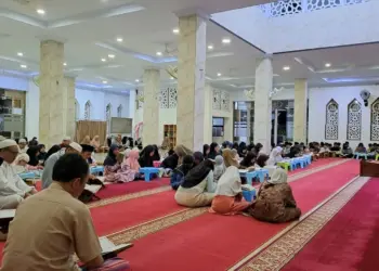 Kegiatan Ramadhan di Masjid Nurul Musthofa, Kelurahan Sepang, Kecamatan Taktakan, Kota Serang, Sabtu (16/3/2024) malam. (ISTIMEWA)