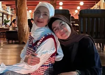 dessy ratnasari dan putrinya. (ISTIMEWA)