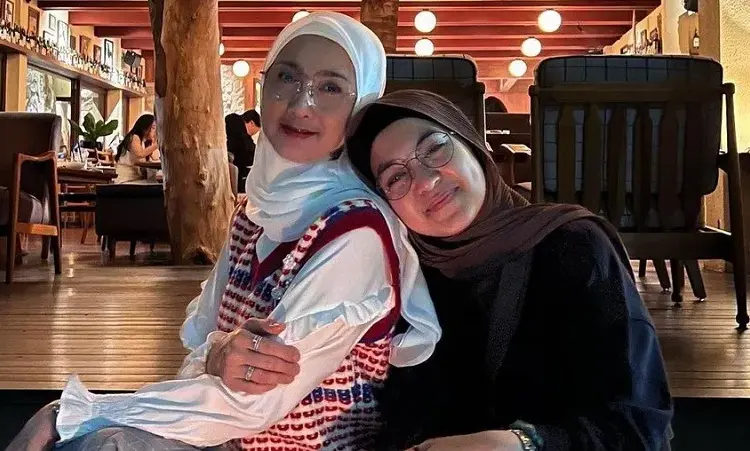 dessy ratnasari dan putrinya. (ISTIMEWA)