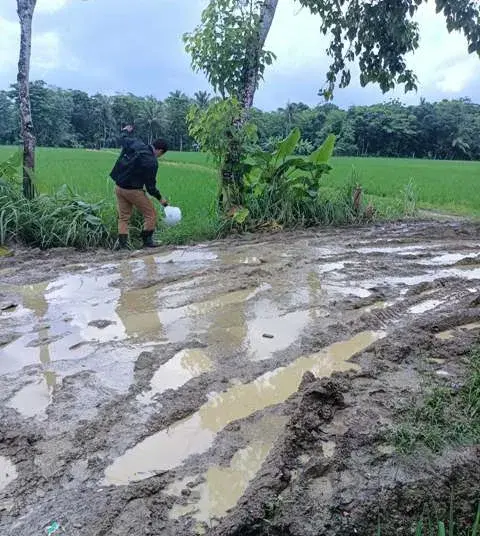 Bak Kubangan, Akses Jalan Menuju SMPN 4 Satap Wanasalam Lebak Berlumpur