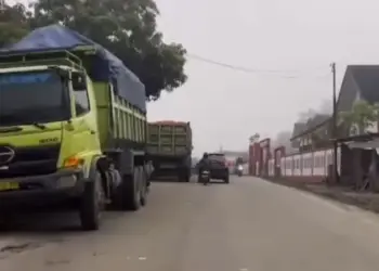 Operasional Truk ODOL di Lebak Buat Pengendara Khawatirkan Keselamatan