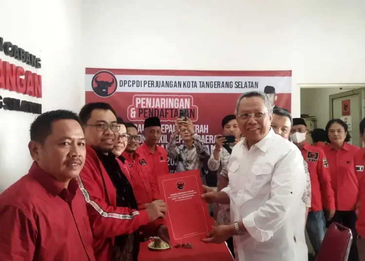 Benyamin Davnie Pertama Ambil Formulir DPC PDIP Tangsel