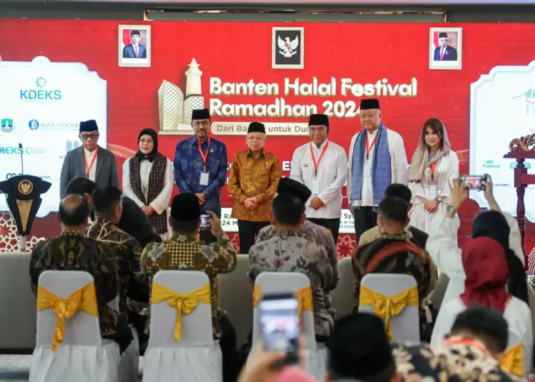 Wapres Ma'ruf Amin didampingi Pj Gubernur Banten Al Muktabar, hadiri Banten Halal Festival, Selasa (2/4/2024). (LUTHFI/SATELITNEWS.COM)