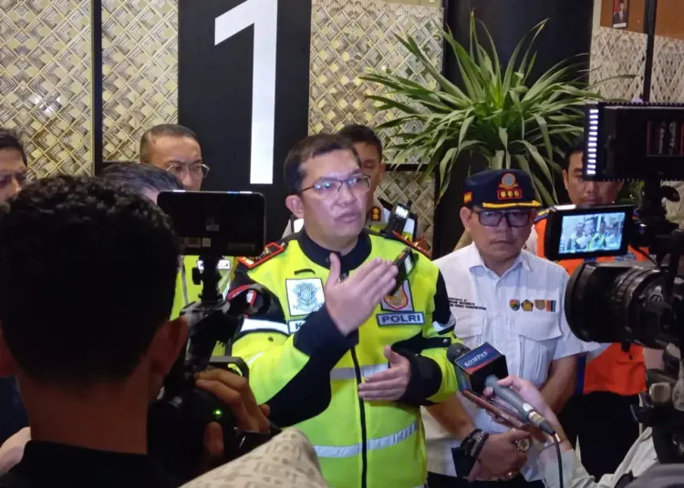 Kapolda Banten Irjen Pol Abdul Karim saat wawancara doorstop di Gedung Sosoro Terminal Eksekutif Pelabuhan Merak, Sabtu (06/04) sekitar pukul 23.50 WIB. (ISTIMEWA)