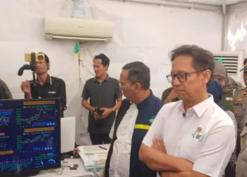 Menteri Kesehatan Budi Gunadi Sadikin memantau Posko Kesehatan di Pelabuhan Ciwandan, Kota Cilegon, Selasa(9/4). (ISTIMEWA)