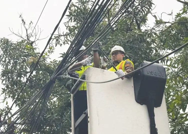 Pemkot Tangsel Tata Kabel Optik Dengan Dua Teknik