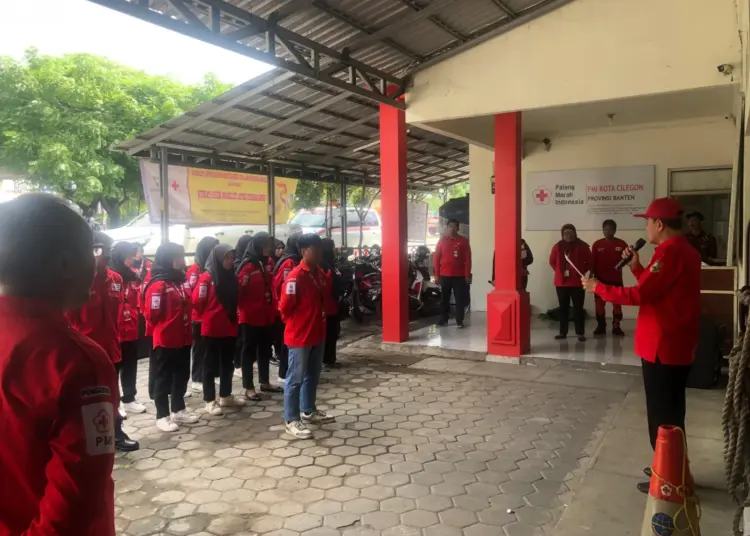 Pelepasan peserta simulasi tanggap darurat bencana, di Markas PMI Kota Cilegon, menuju Lingkungan Gunung Batur II, Kelurahan Mekarsari, Kecamatan Pulomerak, Kota Cilegon. (ISTIMEWA)