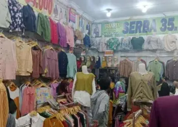 Jelang Lebaran, Omzet Pedagang Baju di Lebak Naik Hingga 300 Persen