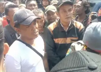 Warga Kohod Tolak Pembongkaran Bangli, Satpol PP Tunda Penertiban