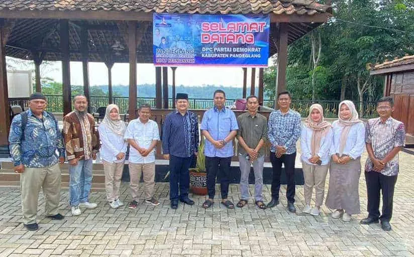 Jajaran pengurus DPD Partai Demokrat Pandeglang dan tim penjaringan Balonbup, sambangi Balonbup Rifky Hermiansyah, Selasa (7/5/2024). (ISTIMEWA)