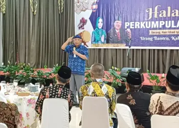 Ketua Umum Perkumpulan Urang Banten (PUB) Taufiqurahman Ruki menegaskan jika organisasinya siap menjadi sparring partner Pemprov Banten. Hal itu ditegaskannya dalam acara silaturahmi Halal Bihalal PUB, di Kebon Kubil Resto, Kota Serang, Minggu (19/5/2024). (LUTHFI/SATELITNEWS.COM)