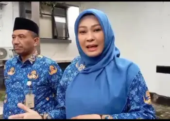 Bupati Pandeglang Irna Narulita, di wawancara wartawan, Senin (20/5/2024). (ADIB FAHRIE/SATELITNEWS.COM)