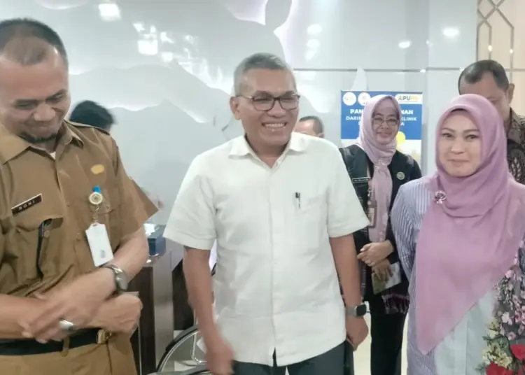 Kepala BP2P Kementerian PUPR, Teddy Paul H Siagian, meninjau MPP Kabupaten Pandeglang, didampingi Bupati Pandeglang Irna Narulita, Selasa (21/5/2024). (ADIB FAHRIE/SATELITNEWS.COM)