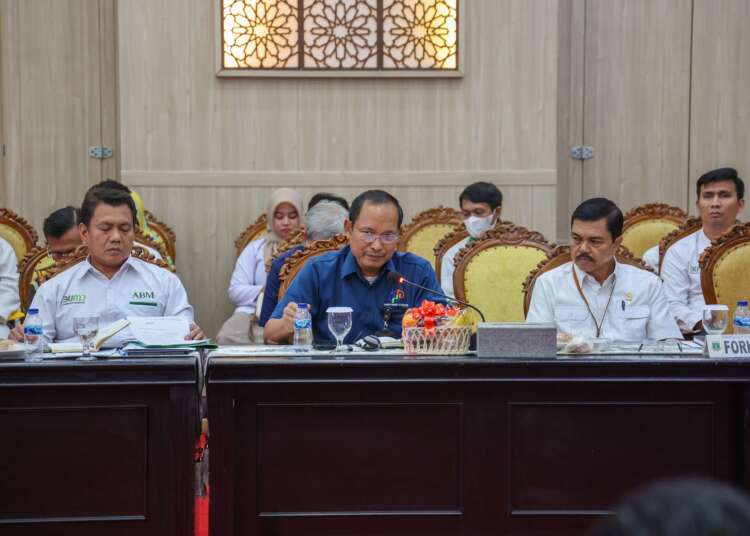 Rapat koordinasi (RAKOR) pengendalian inflasi daerah, bersama Kementerian Dalam Negeri (Kemendagri RI) di Pendopo Gubernur Banten, Senin (27/5). (ISTIMEWA)