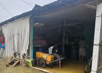 BANJIR: Situasi banjir di Desa Tanjung Burung, Kecamatan Teluknaga, akibat luapan Sungai Cisadane dan ROB. (DOK/ILUSTRASI)