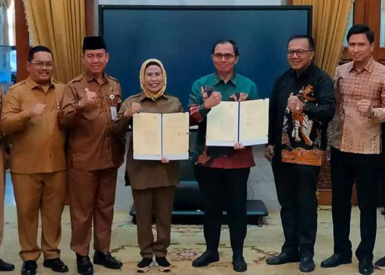 PT Chandra Asri Pasific Tbk dan Bupati Serang MoU Program Penanaman Mangrove