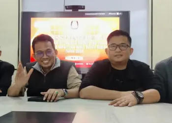 Komisioner KPU Kabupaten Serang, menggelar konferensi pers terkait rencana launching maskot dan jingle Pilkada Kabupaten Serang, Minggu (16/6/2024). (ISTIMEWA)