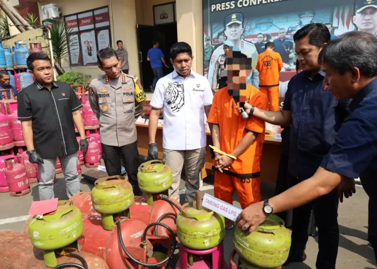 Jajaran Pimpinan Polda Banten, tunjukkan barang bukti hasil kejahatan, Kamis (20/6/2024). (ISTIMEWA)