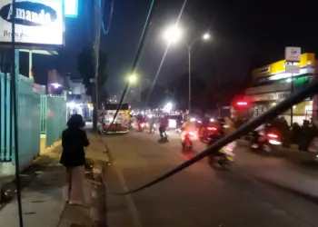 Kabel Bekas Penertiban di Jalan Siliwangi Pamulang Tampak Semrawut