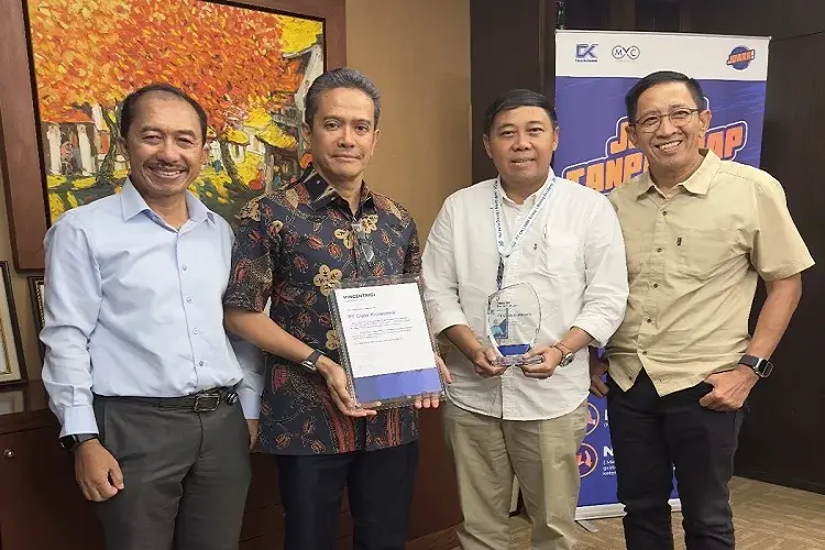 Kiri-kanan: Feriwan Sinatra (Direktur PT ABM Investama Tbk.), Yul F. Rusli (Direktur CK), Meidi Wibowo (President Director CK), Haris Mustarto (Direktur PT ABM Investama Tbk).