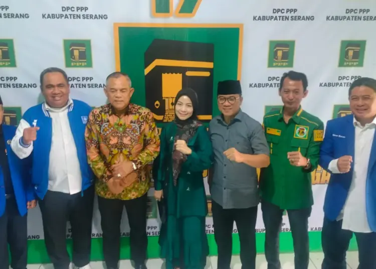 Yandri Susanto bersama istrinya, yang akan maju sebagai bakal calon bupati Serang menemui jajaran pengurus DPC PPP Kabupaten Serang. (ISTIMEWA)