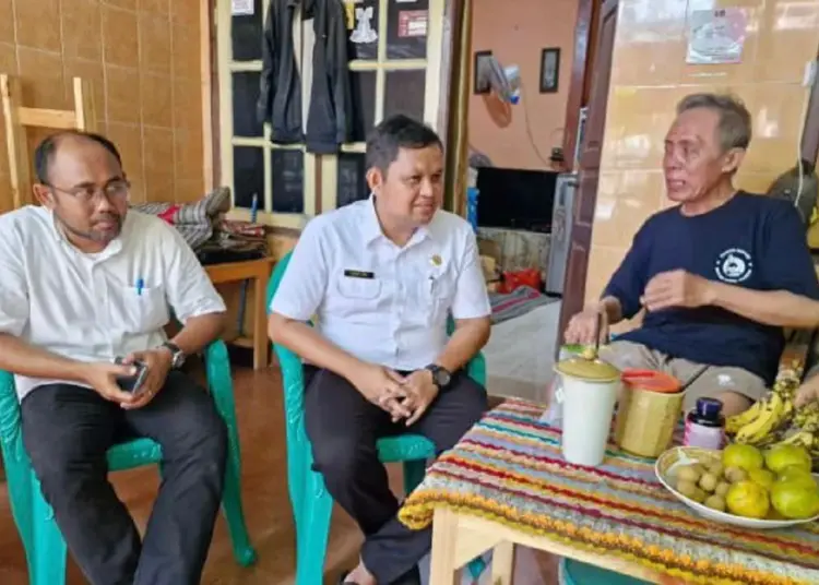 Dindikbud Tangsel Santuni Keluarga Pelajar Tewas Akibat Kecelakaan di Ciputat