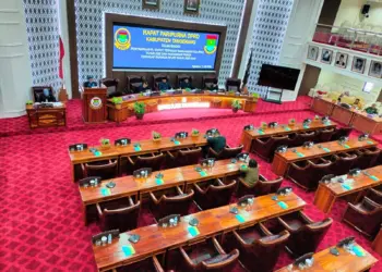 RAPAT PARIPURNA: Suasana rapat paripurna di Gedung DPRD Kabupaten Tangerang, tentang Rencana Pembangunan Jangka Panjang Daerah (RPJPD) tahun 2025-2045, Kamis (11/7). (ALFIAN HERIANTO/SATELITNEWS)