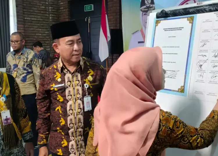 Sejumlah Kepala Puskesmas di Kabupaten Serang, melakukan penandatanganan komitmen bersama percepatan stunting. (SIDIK/SATELITNEWS.COM)