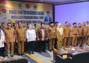 Sekda dan para Kepala Dinas beserta perusahaan, di Kabupaten Serang, dikukuhkan sebagai TKDV. (SIDIK/SATELITNEWS.COM)