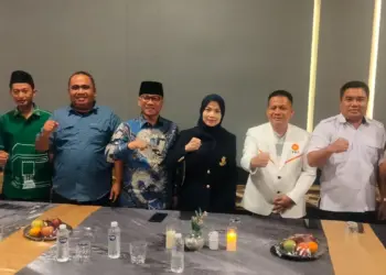 Pimpinan 5 Parpol di Kabupaten Serang melakukan pertemuan di hotel Aston Kota Serang. Dalam pertemuan tersebut mereka sepakat dukung Ratu Rachmatu Zakiyah di Pilkada Kabupaten Serang. (SIDIK/SATELITNEWS.COM)