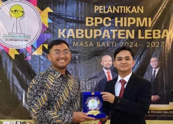 Ketua BCP HIPMI Lebak, Fadli Aliefinov (kanan), dan Ketua BPD HIPMI Banten Ananda Triana. (ISTIMEWA)