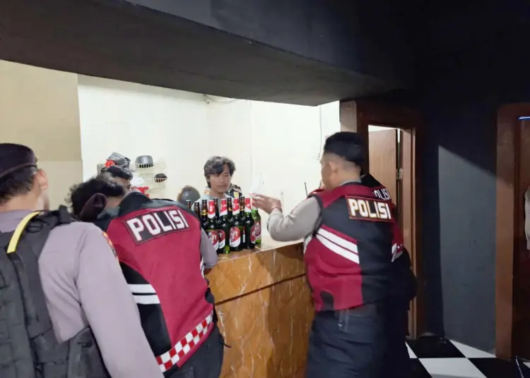 Personel Polres Serang, operasi pekat di tempat hiburan malam. (ISTIMEWA)