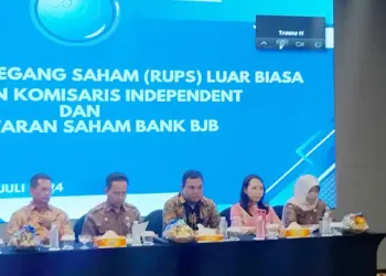 Direksi PT BPR Serang dan Sekda Kabupaten Serang, menggelar RUPS Luar Biasa. (ISTIMEWA)